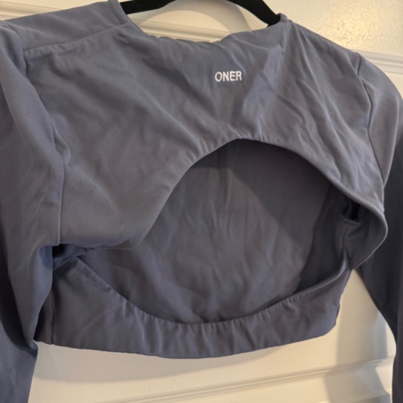 ONER ACTIVE SOFTMOTION™ LONG SLEEVE CROP TOP WITH WHITE LOGO M - Picture 3 of 3